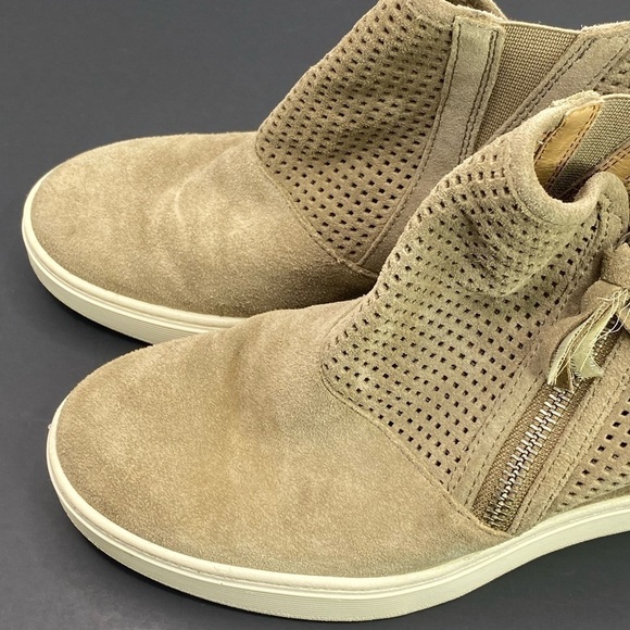 Sofft Tan Suede Perforated Ankle Boots Women’s Size 7.5 Side Zip - Picture 4 of 9